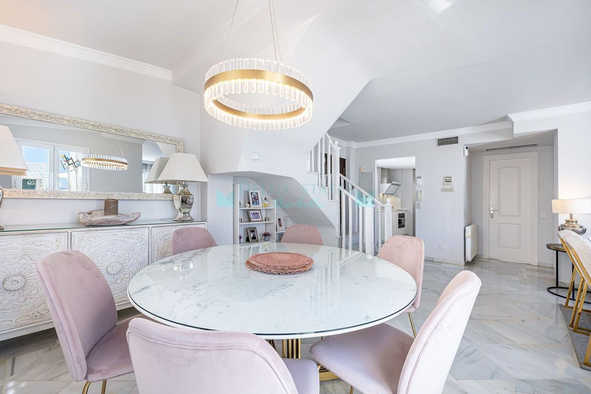 Town House for sale in Nueva Andalucia