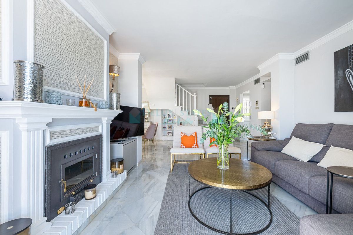 Town House for sale in Nueva Andalucia