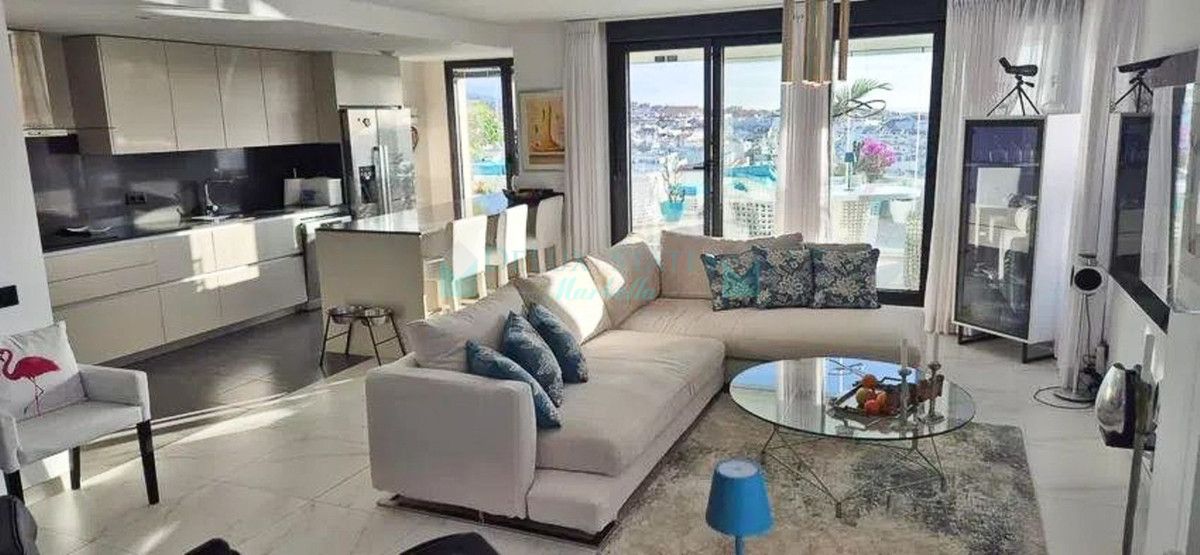 Penthouse for sale in Estepona