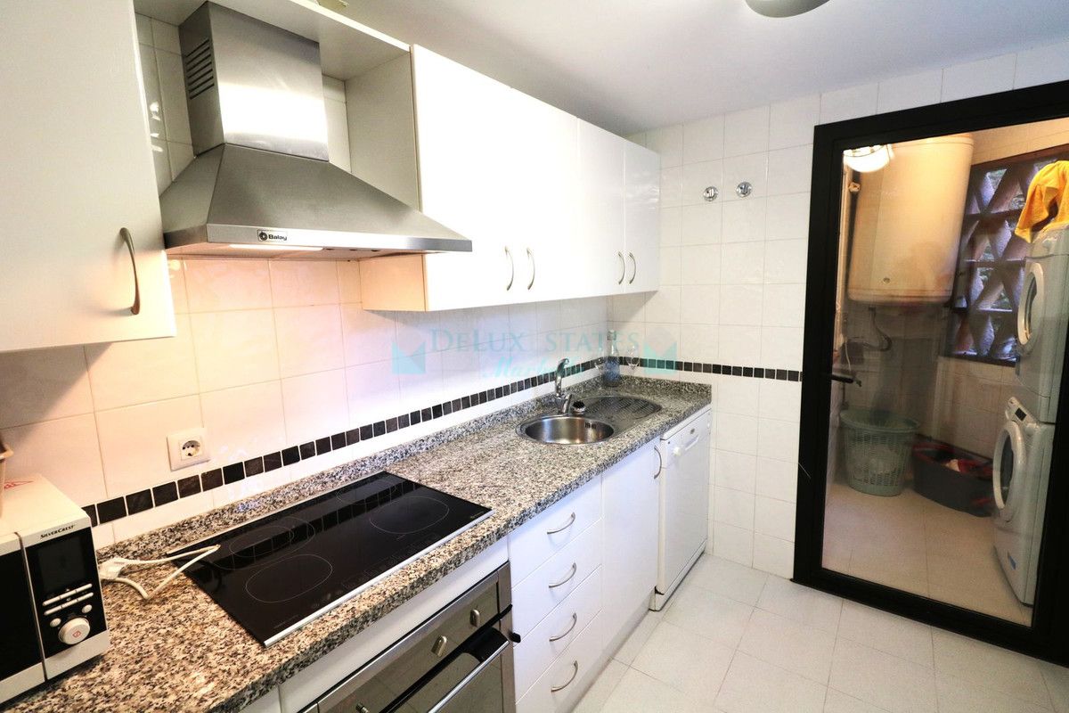 Ground Floor Apartment for sale in New Golden Mile, Estepona