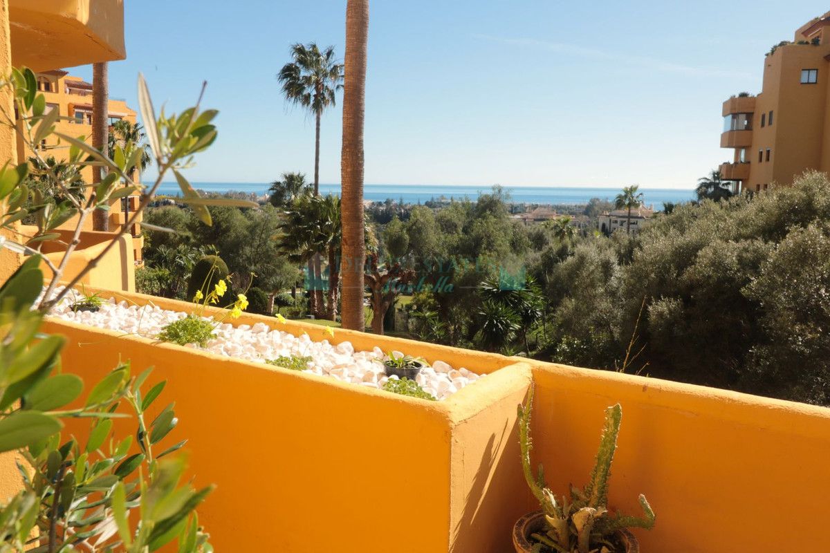 Ground Floor Apartment for sale in New Golden Mile, Estepona