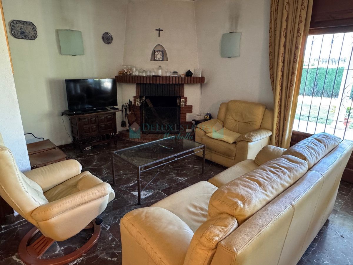 Villa for sale in Estepona