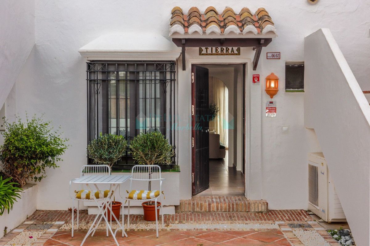 Apartment for rent in Los Monteros, Marbella East