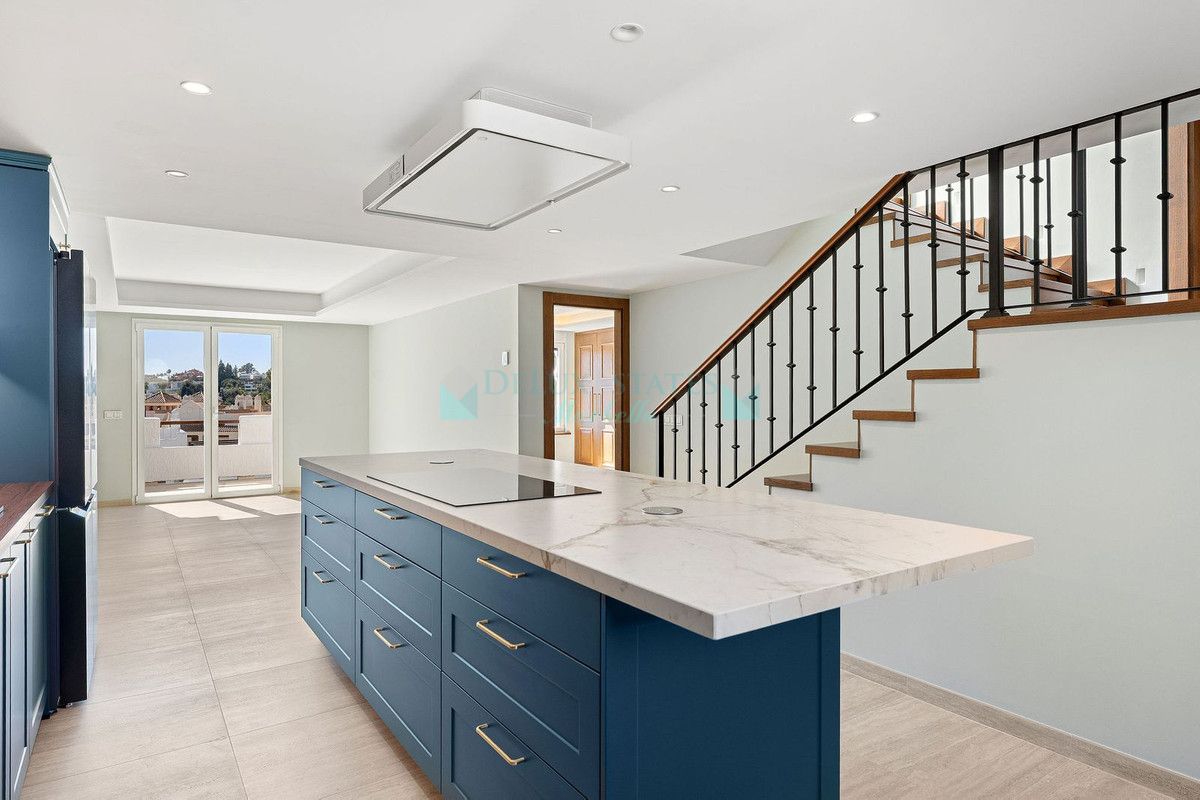 Penthouse for sale in Nueva Andalucia