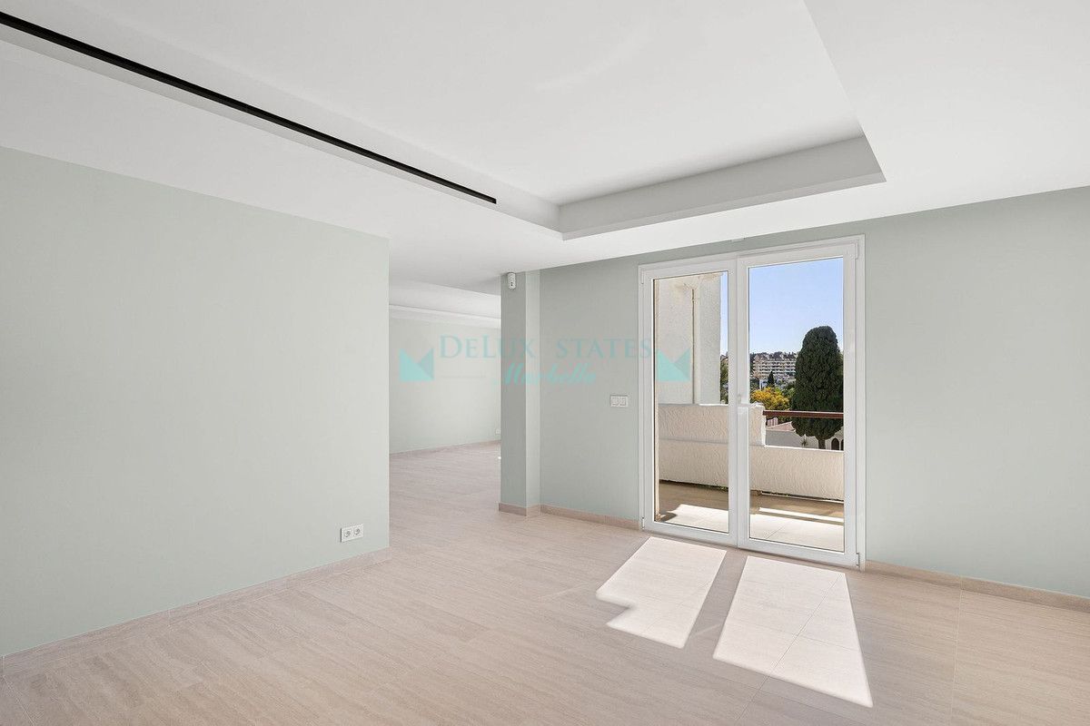 Penthouse for sale in Nueva Andalucia