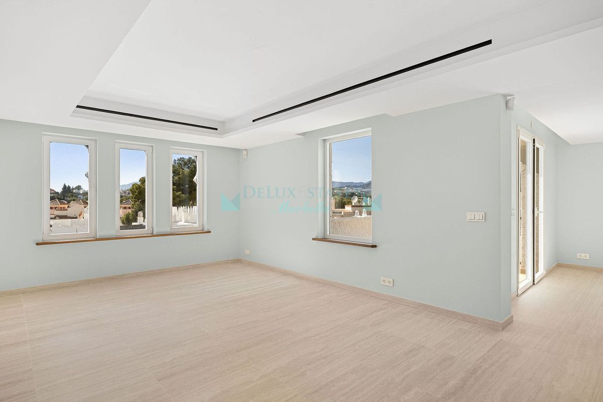 Penthouse for sale in Nueva Andalucia