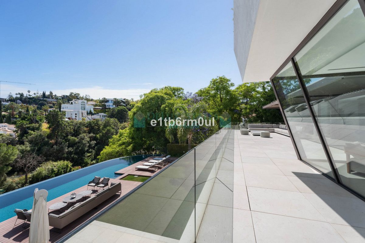 Villa for sale in La Quinta, Benahavis