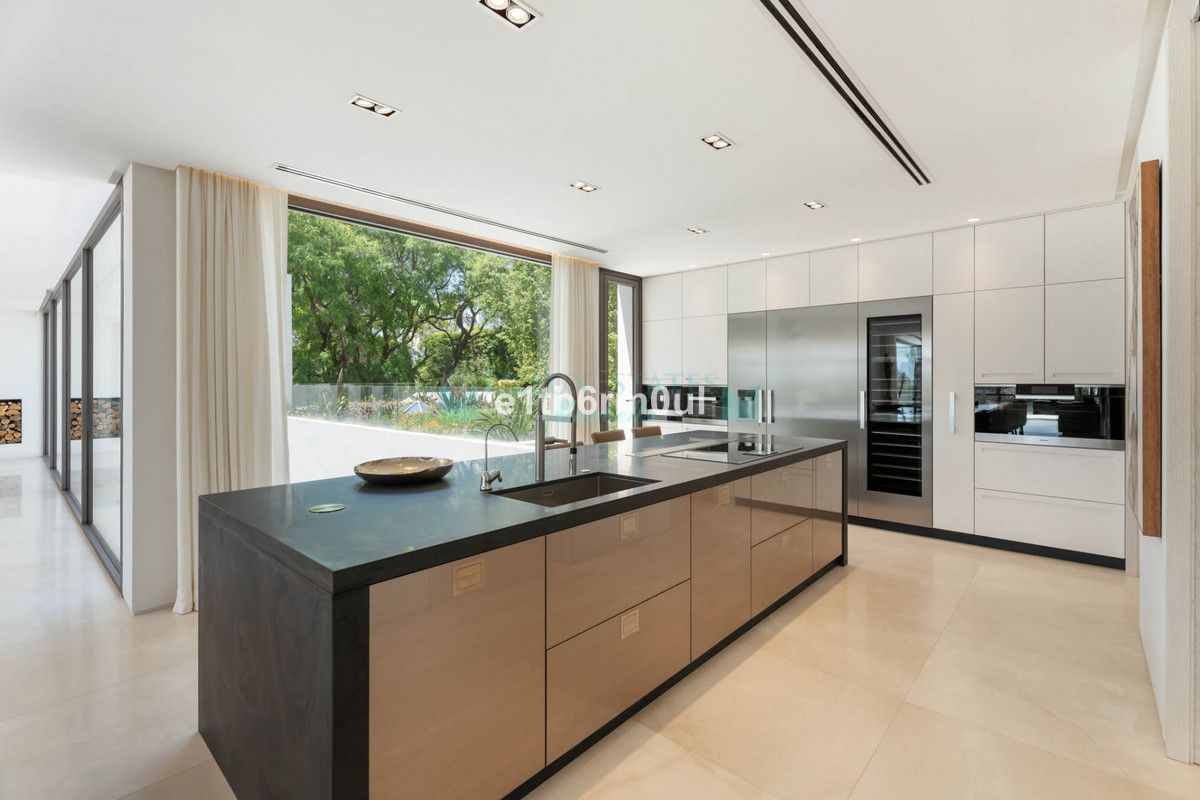 Villa for sale in La Quinta, Benahavis