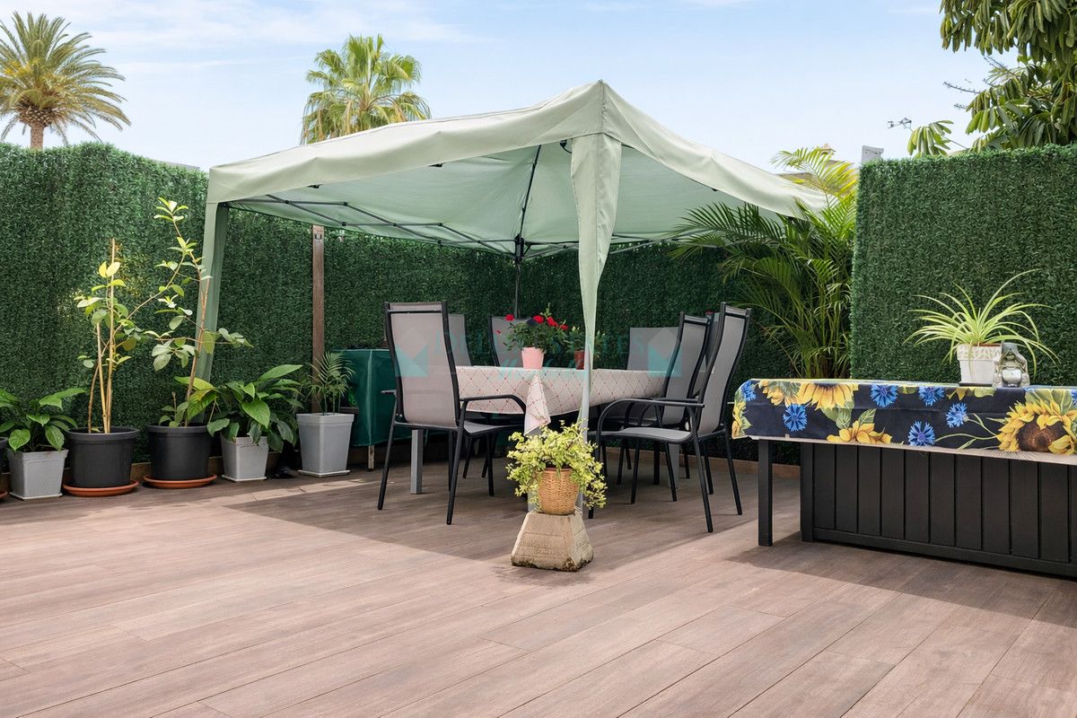 Town House for sale in Selwo, Estepona