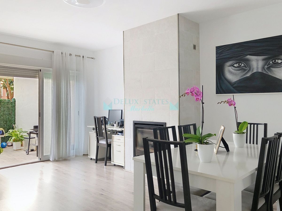 Town House for sale in Selwo, Estepona