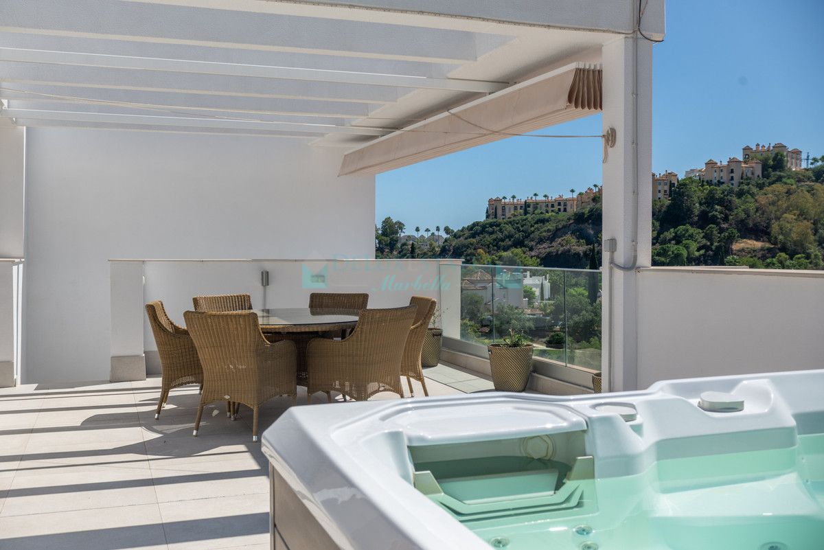 Penthouse for sale in Benahavis