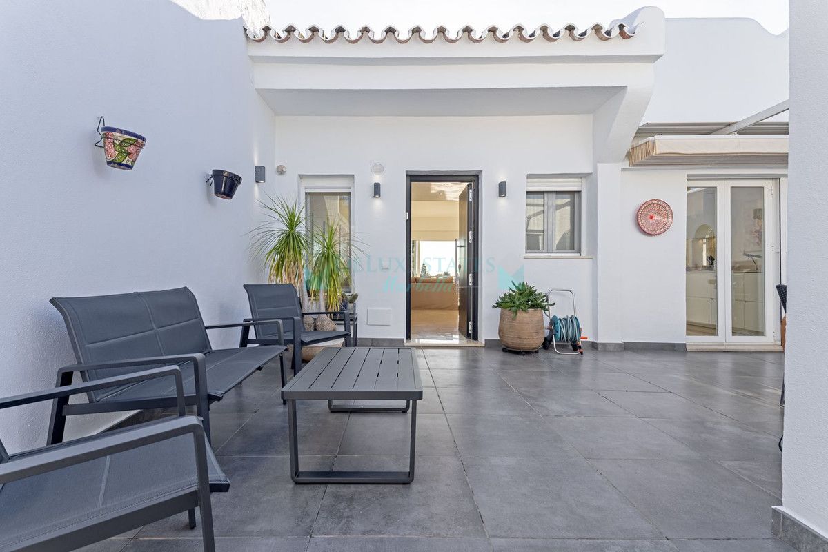 Town House for sale in Nueva Andalucia