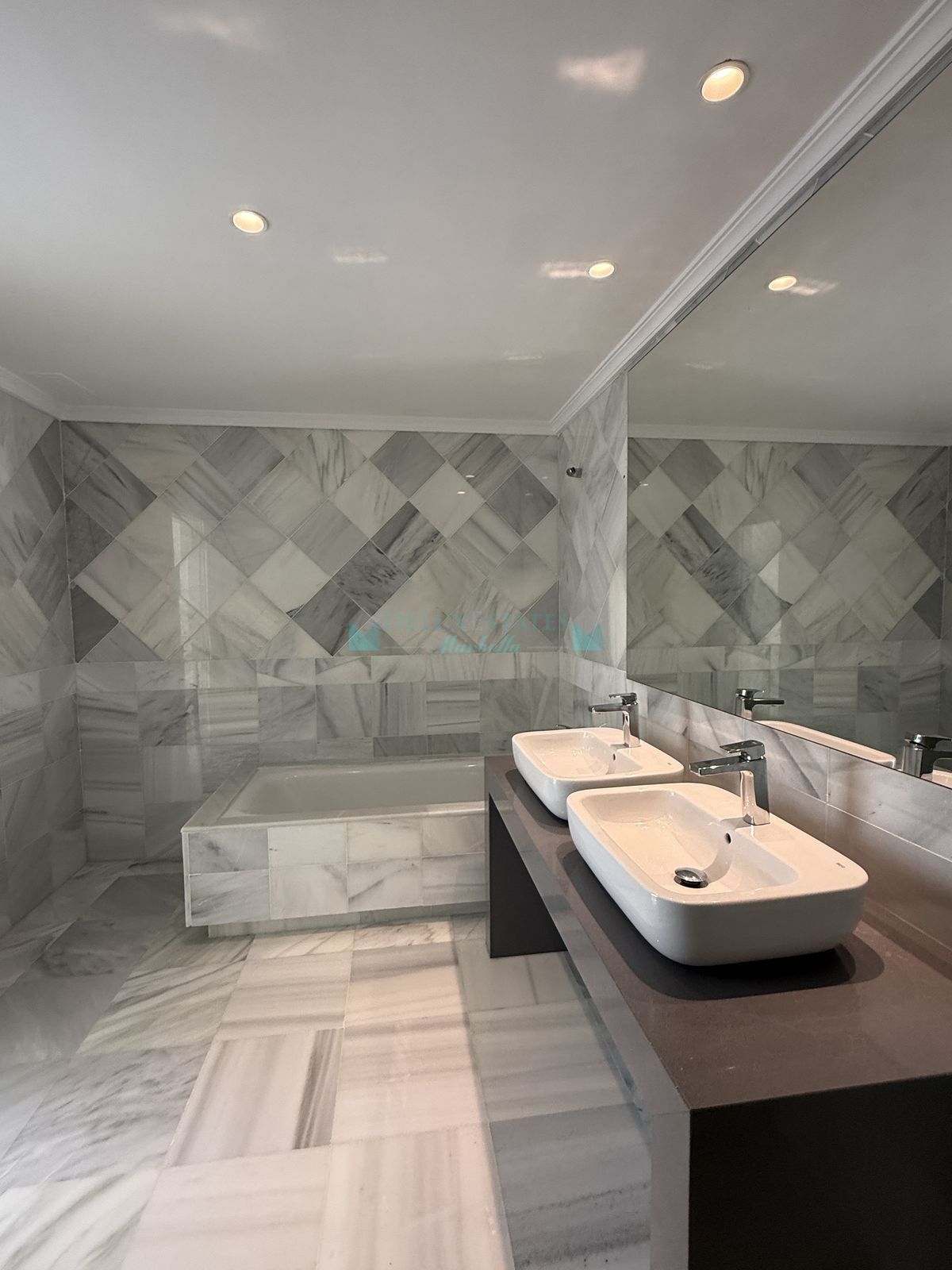 Ground Floor Apartment for sale in Benahavis