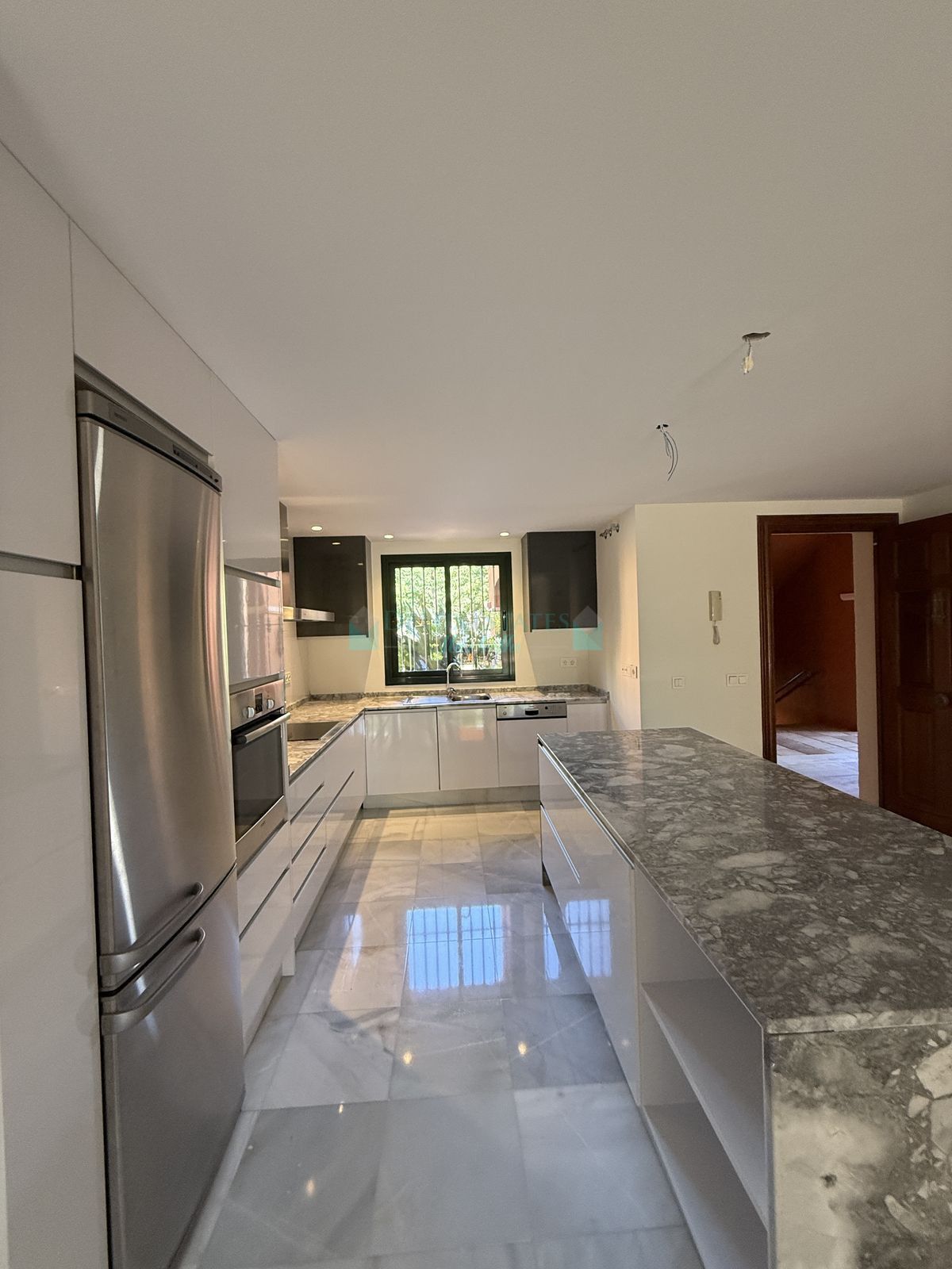 Ground Floor Apartment for sale in Benahavis