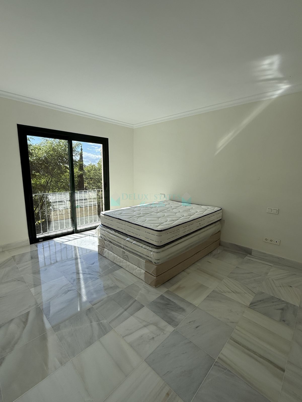 Ground Floor Apartment for sale in Benahavis