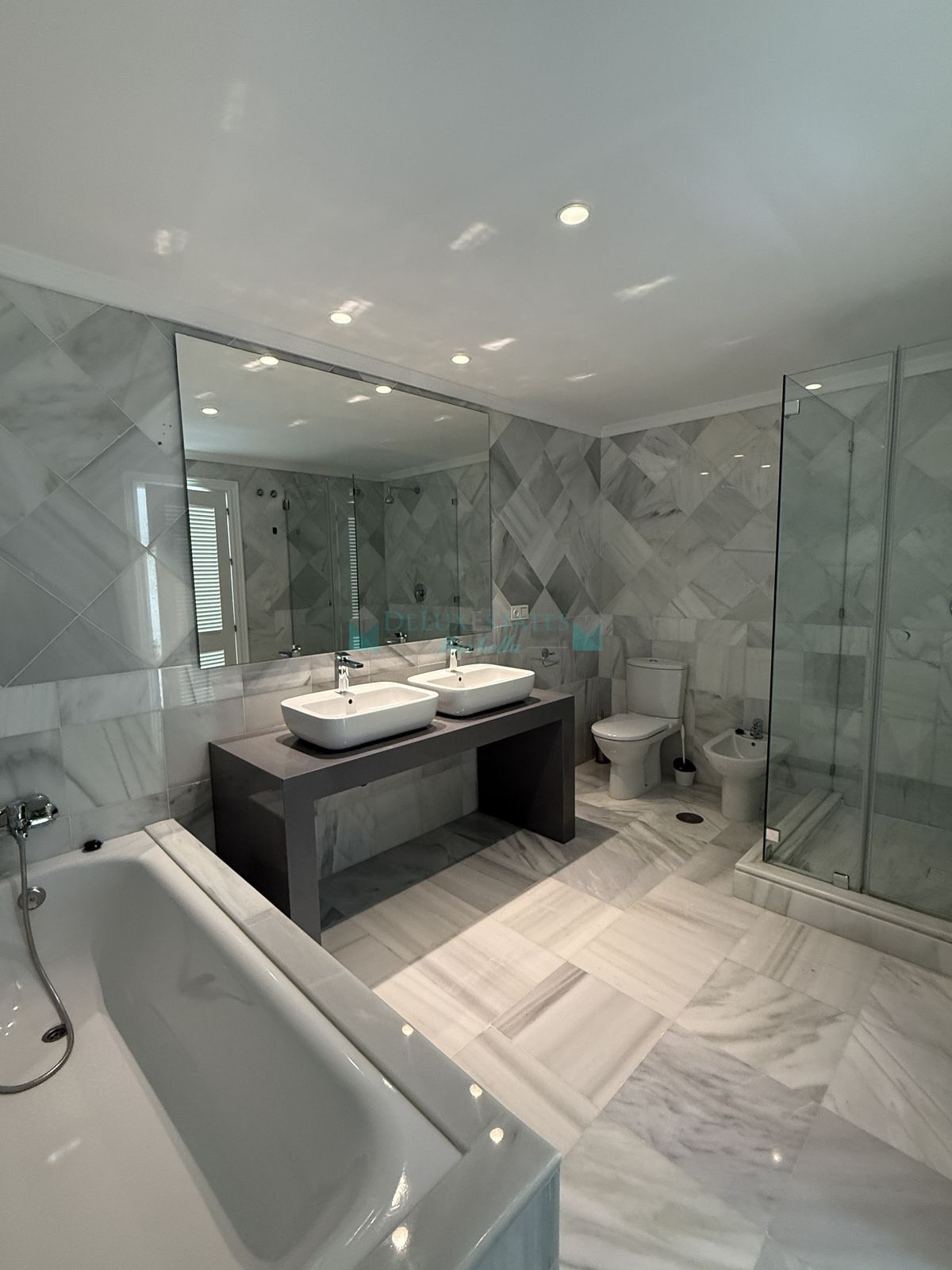 Ground Floor Apartment for sale in Benahavis