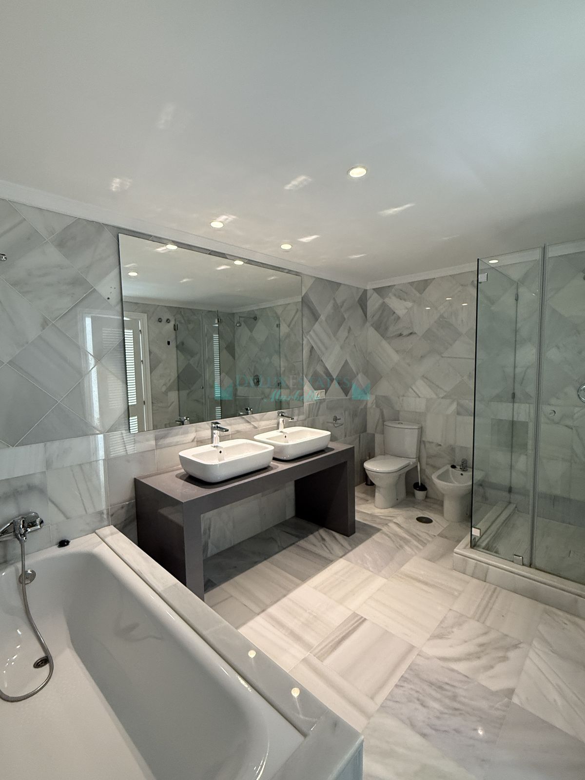 Ground Floor Apartment for sale in Benahavis