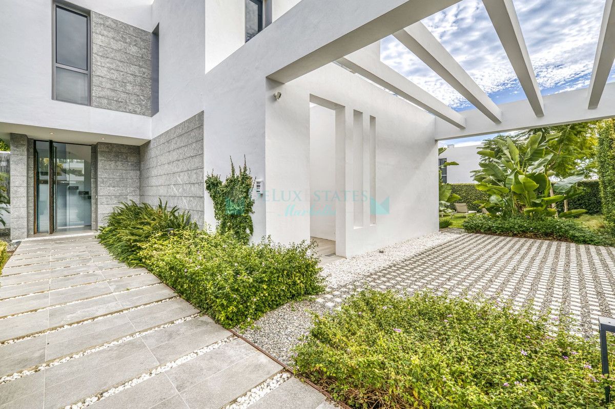 Villa for sale in Estepona