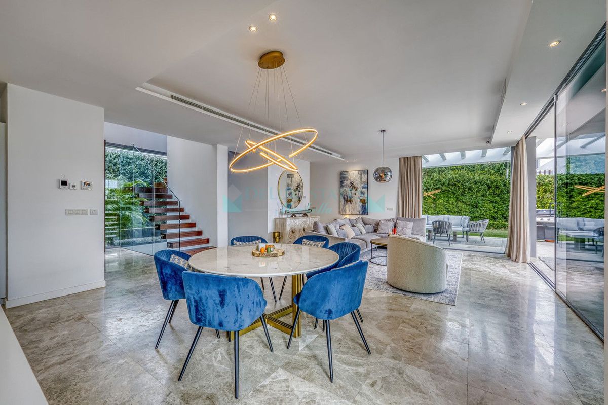 Villa for sale in Estepona