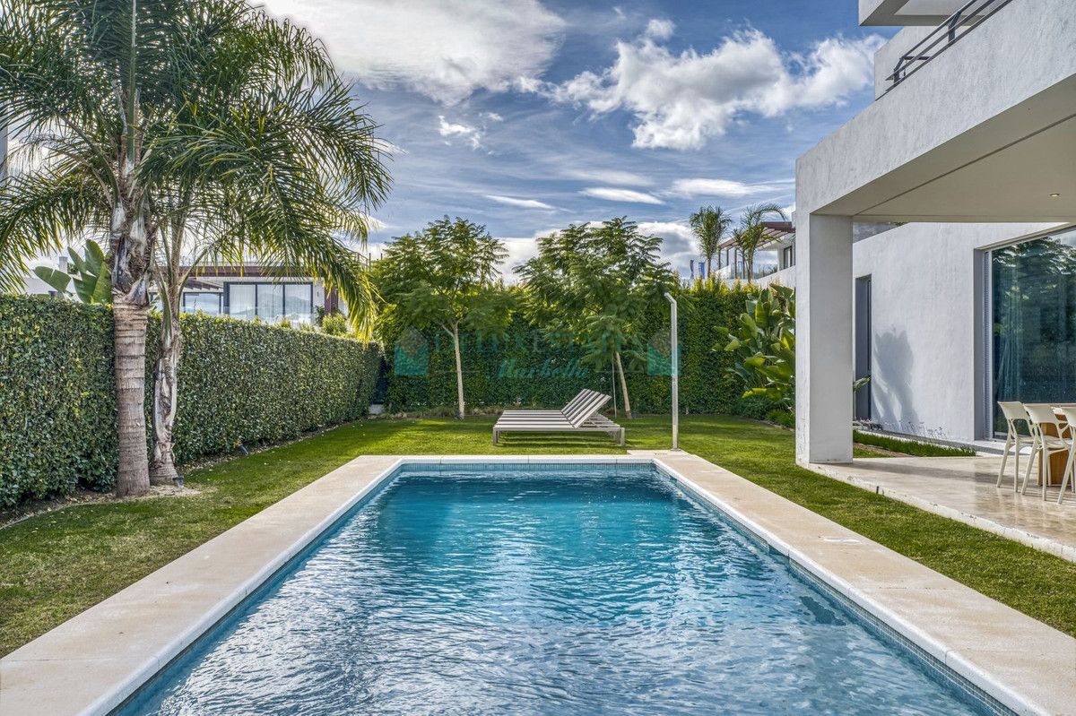 Villa for sale in Estepona