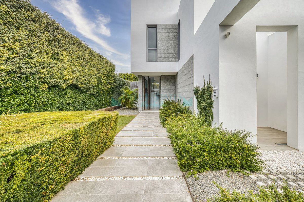 Villa for sale in Estepona