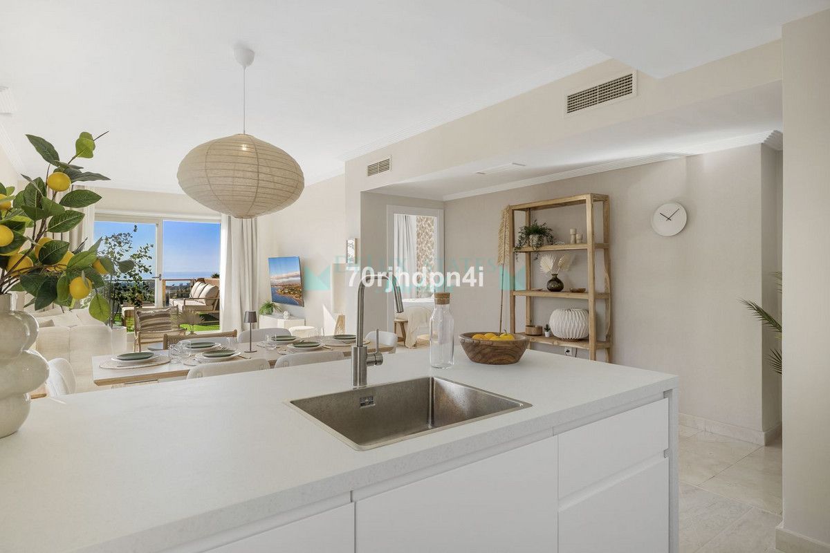 Penthouse for sale in Estepona