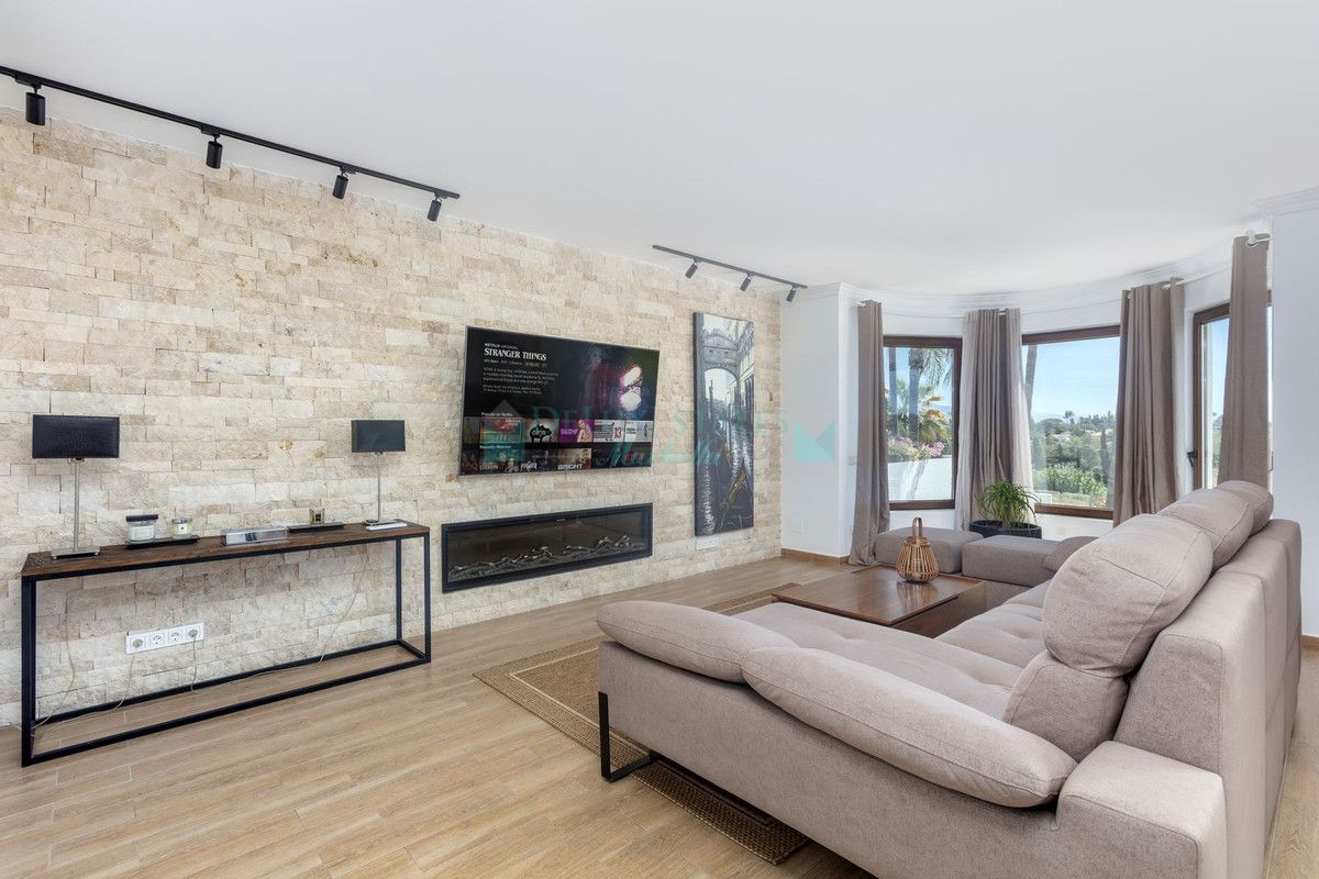 Villa for sale in Estepona