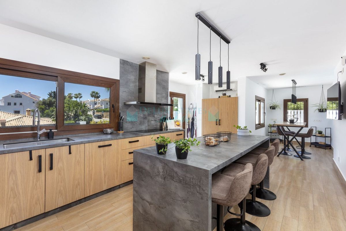 Villa for sale in Estepona