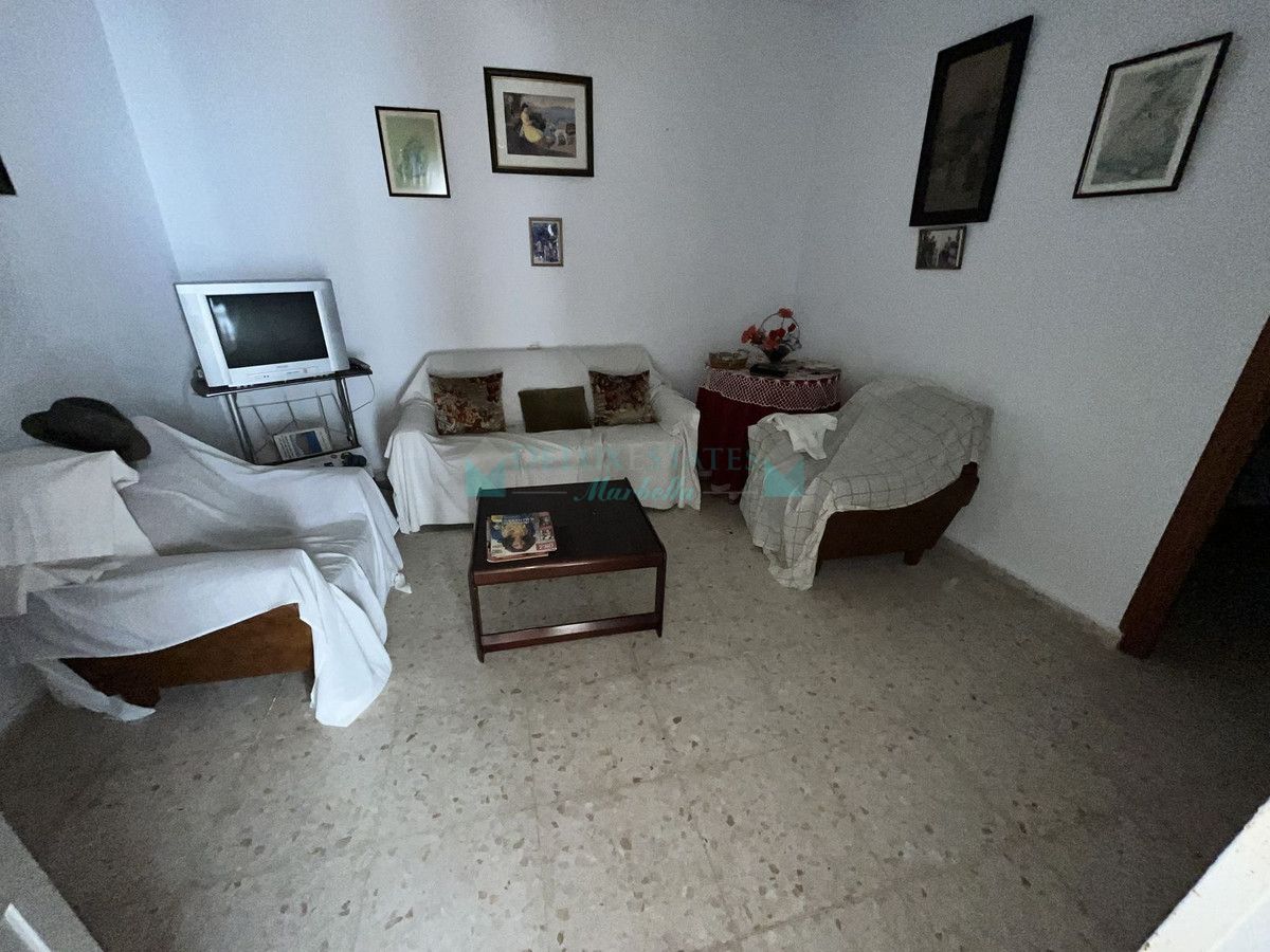 Town House for sale in Estepona