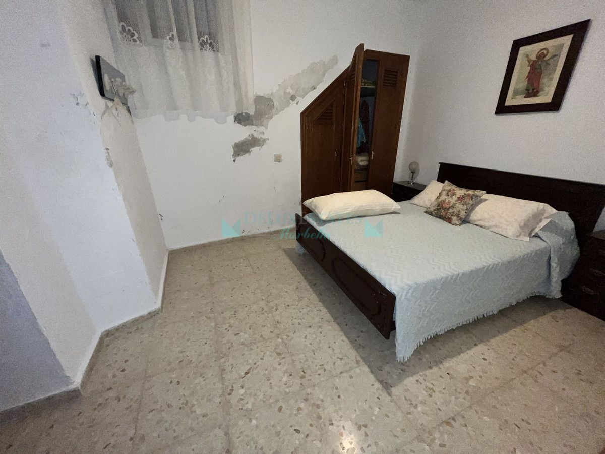 Town House for sale in Estepona