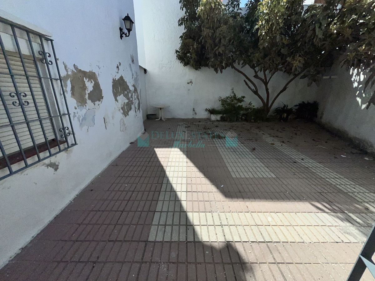 Town House for sale in Estepona