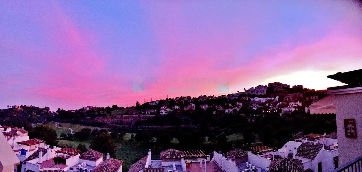 Penthouse for sale in Los Arqueros, Benahavis