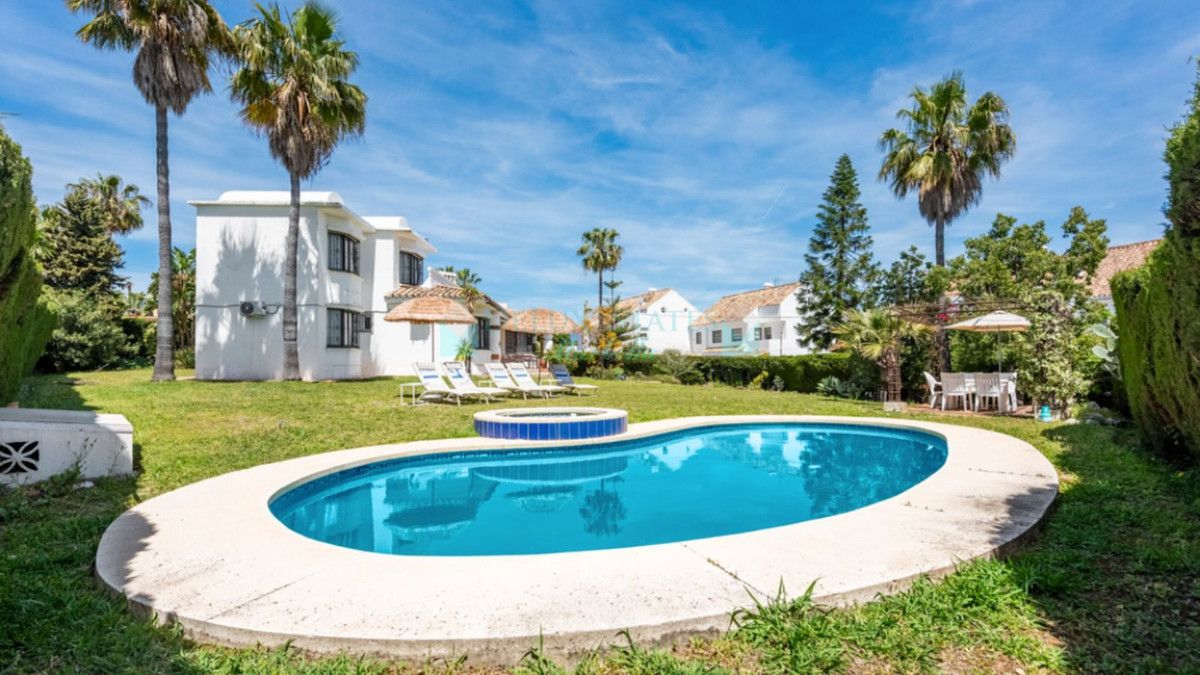 Villa en alquiler en Estepona