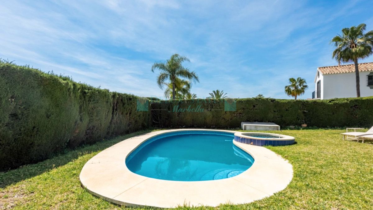 Villa for rent in Estepona