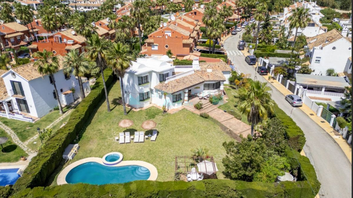 Villa en alquiler en Estepona