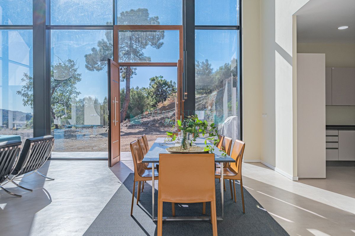 Villa for rent in Benahavis