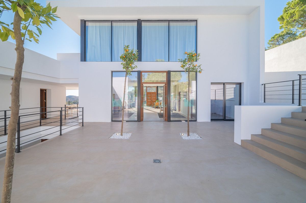 Villa for rent in Benahavis