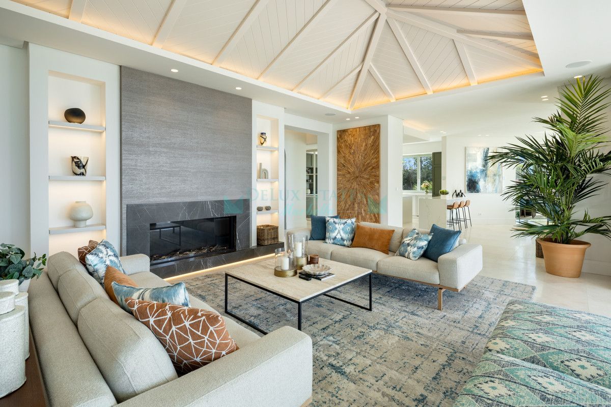 Villa for sale in Monte Halcones, Benahavis