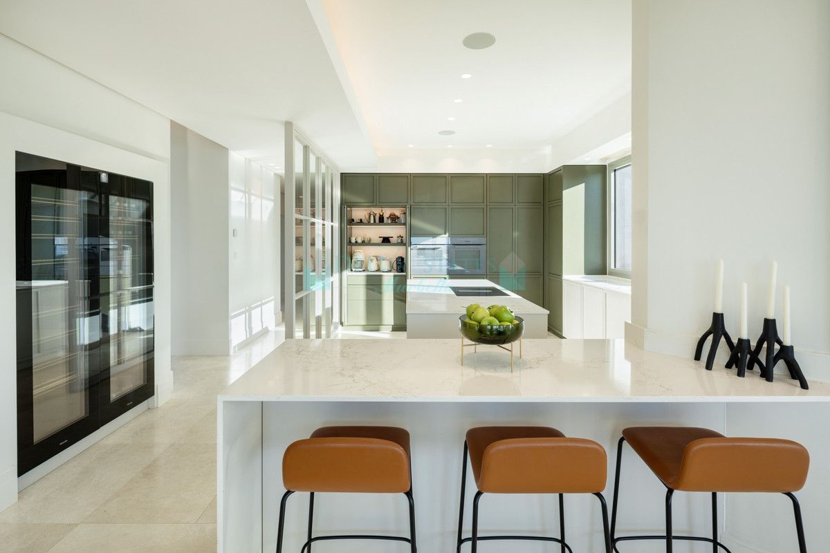 Villa for sale in Monte Halcones, Benahavis