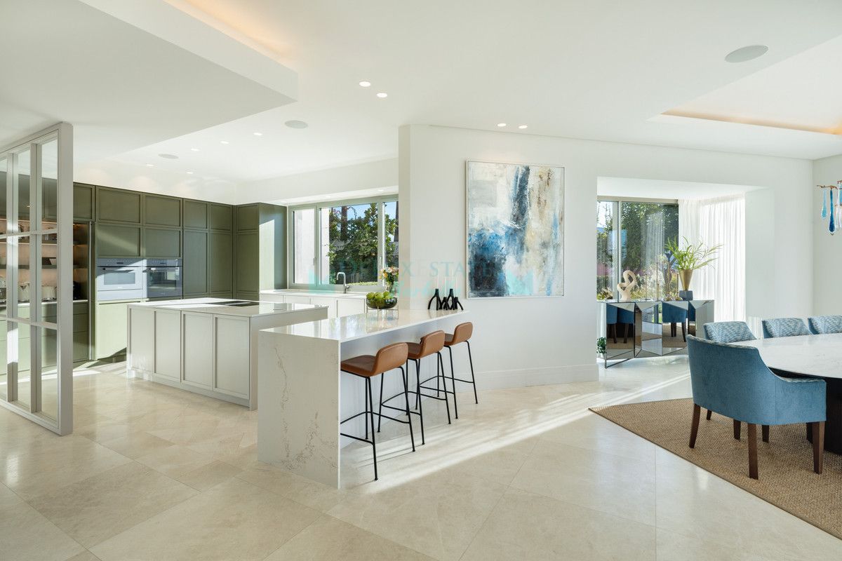 Villa for sale in Monte Halcones, Benahavis