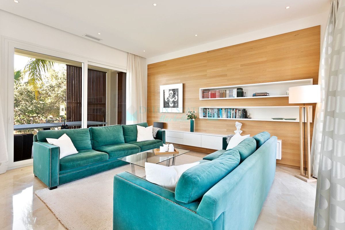 Villa for sale in El Rosario, Marbella East