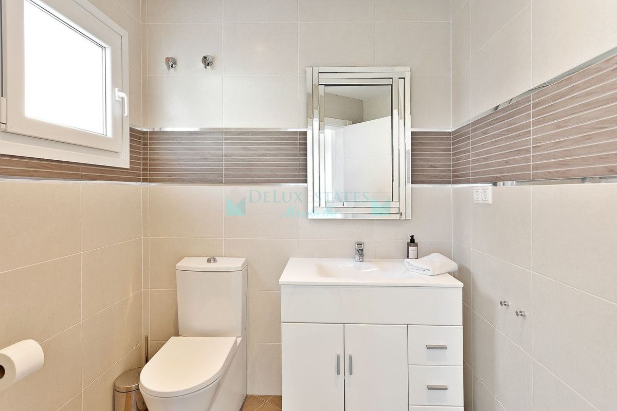 Villa for sale in El Rosario, Marbella East