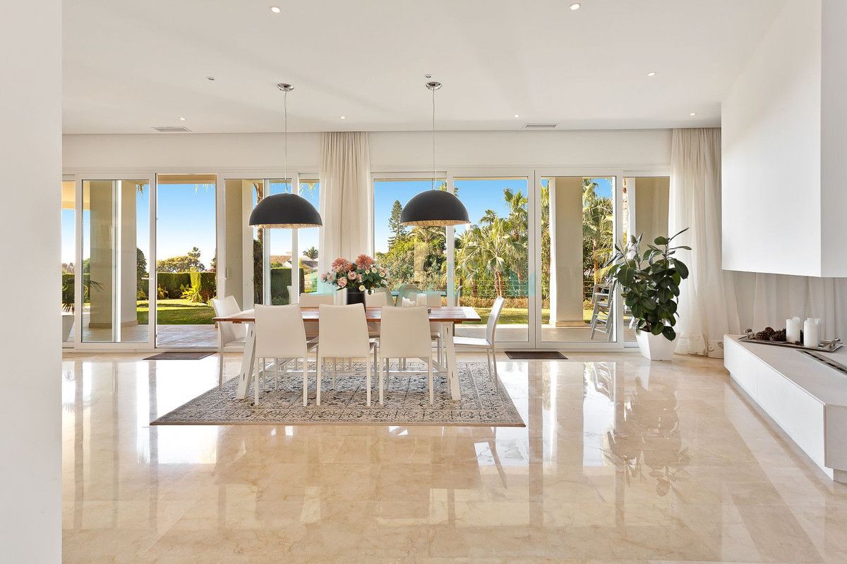 Villa for sale in El Rosario, Marbella East