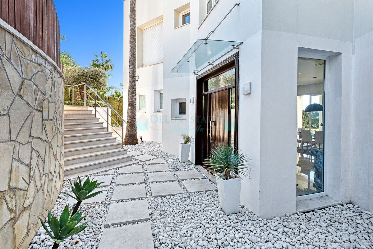 Villa for sale in El Rosario, Marbella East