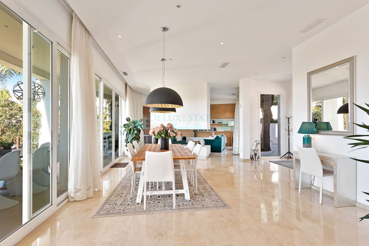 Villa for sale in El Rosario, Marbella East
