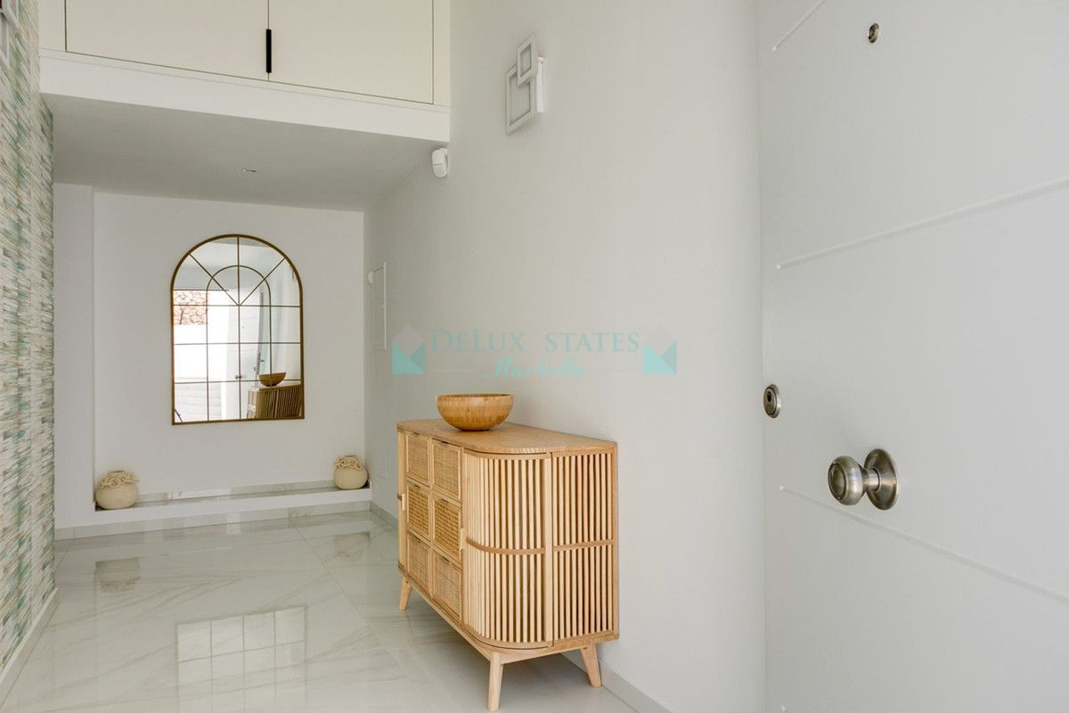 Villa for sale in Estepona