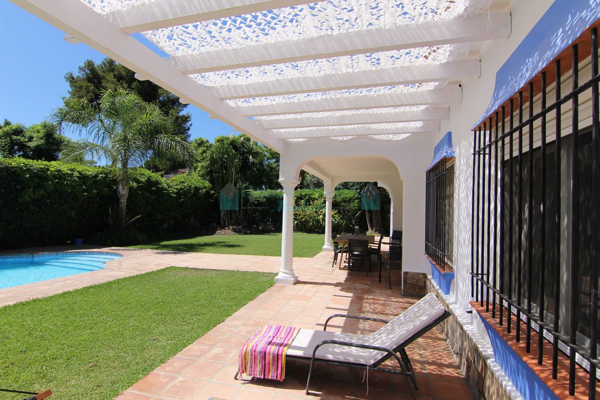 Villa for rent in Estepona