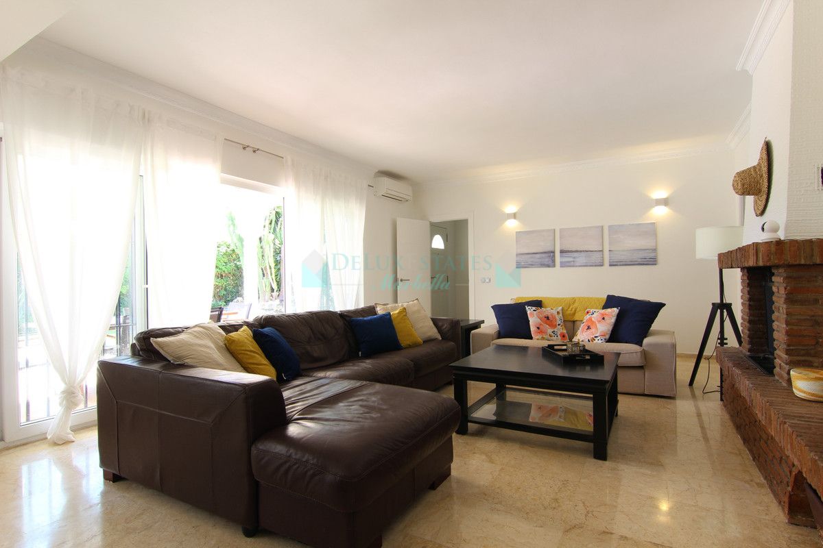 Villa for rent in Estepona