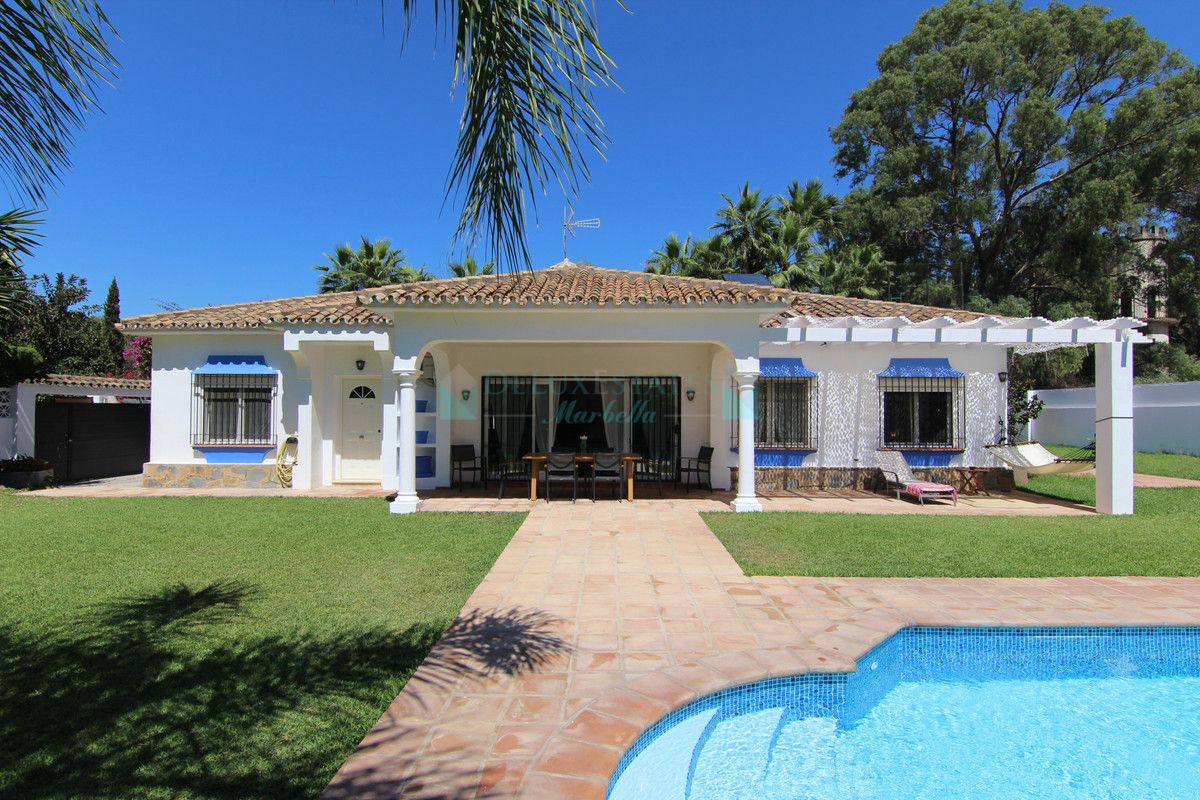 Villa for rent in Estepona