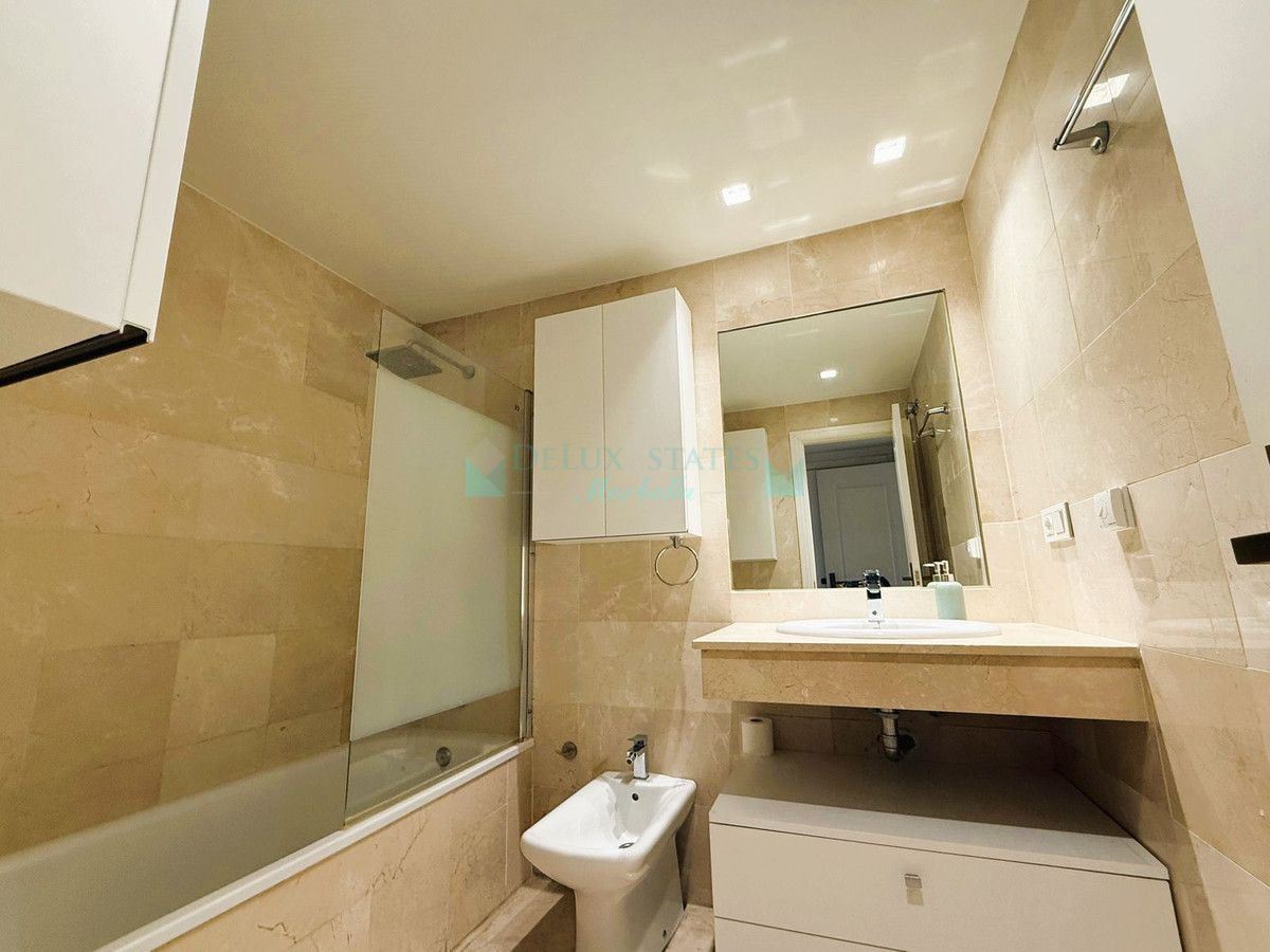 Apartamento en venta en Rio Real, Marbella Este